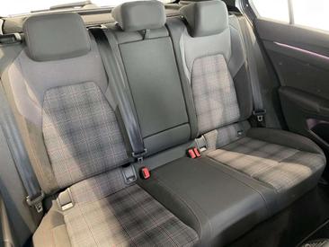 Volkswagen Golf GTI — photo 11