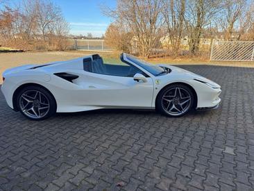 Ferrari F8 Spider — photo 3