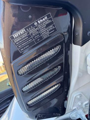 Ferrari F8 Spider — photo 32