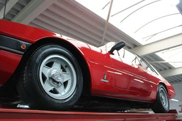 Ferrari 365 GT4 2+2 — photo 9