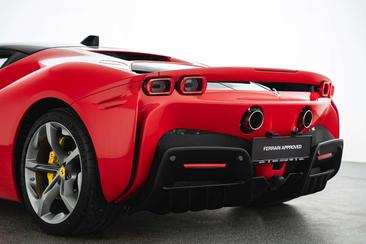 Ferrari SF90 Stradale — photo 24