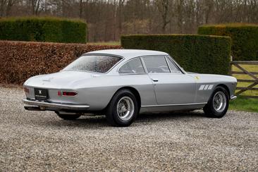 Ferrari 330 GT — photo 8