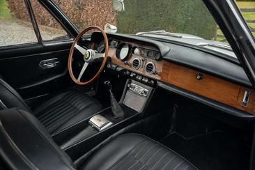 Ferrari 330 GT — photo 16