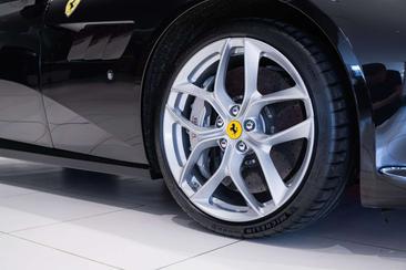 Ferrari GTC4Lusso — photo 4