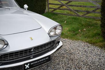 Ferrari 330 GT — photo 25