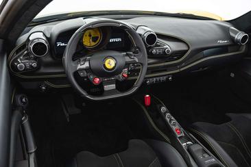 Ferrari F8 Spider — photo 11