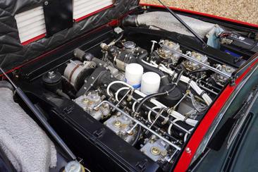 Ferrari 365 GT4 2+2 — photo 42