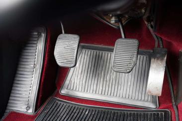 Ferrari 365 GT4 2+2 — photo 46