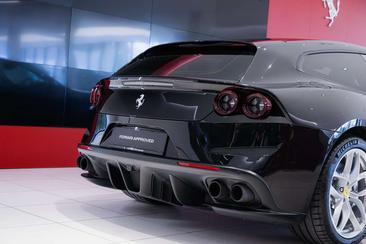 Ferrari GTC4Lusso — photo 21