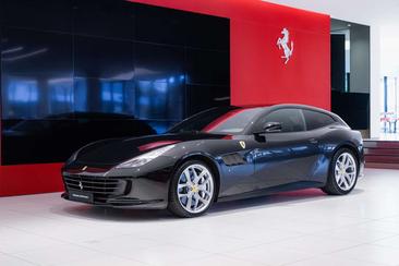 Ferrari GTC4Lusso — photo 24
