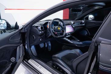 Ferrari GTC4Lusso — photo 28