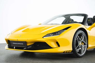 Ferrari F8 Spider — photo 23