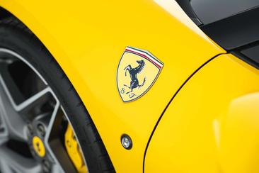Ferrari F8 Spider — photo 26