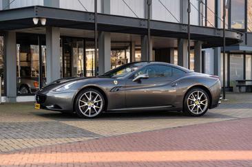 Ferrari California — photo 16