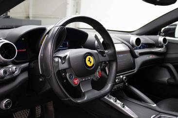 Ferrari GTC4Lusso — photo 26