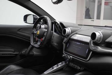 Ferrari GTC4Lusso — photo 27