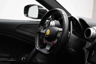 Ferrari GTC4Lusso — photo 28