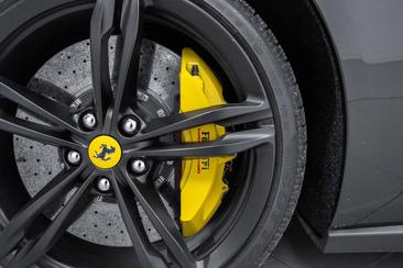 Ferrari GTC4Lusso — photo 41