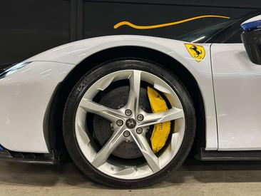 Ferrari SF90 Spider — photo 32