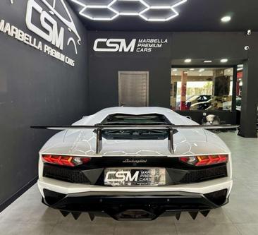 Lamborghini Aventador — photo 12