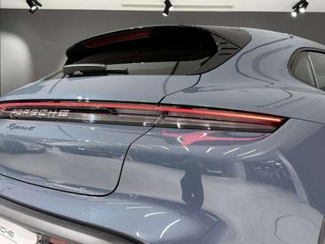 Porsche Taycan Cross Turismo 4 — photo 11
