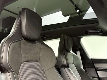 Porsche Taycan Cross Turismo 4 — photo 19