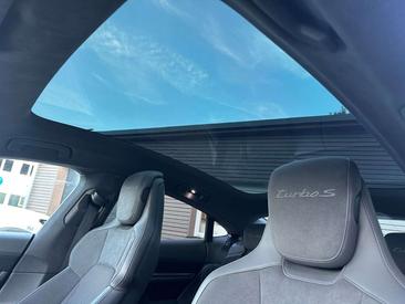Porsche Taycan Turbo S — photo 7