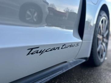 Porsche Taycan Turbo S — photo 10