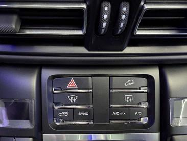 Porsche Macan GTS — photo 28
