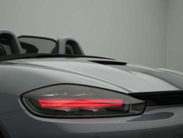 Porsche 718 Boxster — photo 13