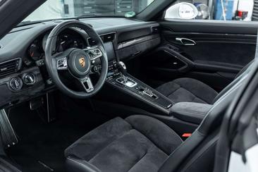 Porsche 991 GTS — photo 11