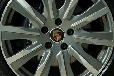 Porsche Taycan Cross Turismo 4 — photo 12