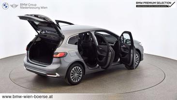BMW 218d — photo 10