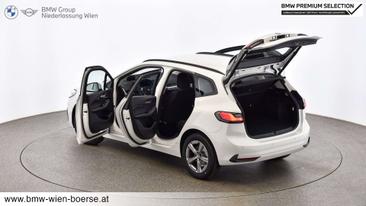 BMW 218i Active Tourer — photo 10