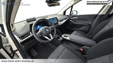 BMW 218i Active Tourer — photo 18