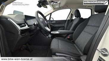 BMW 218i Active Tourer — photo 19