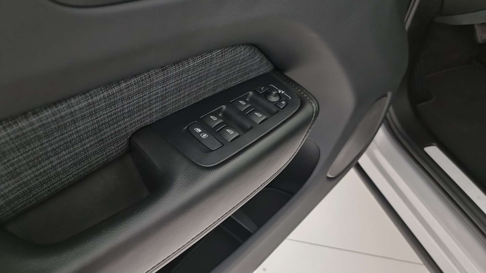 Volvo XC60 B4 Core - 2023 - Joinsteer - #18