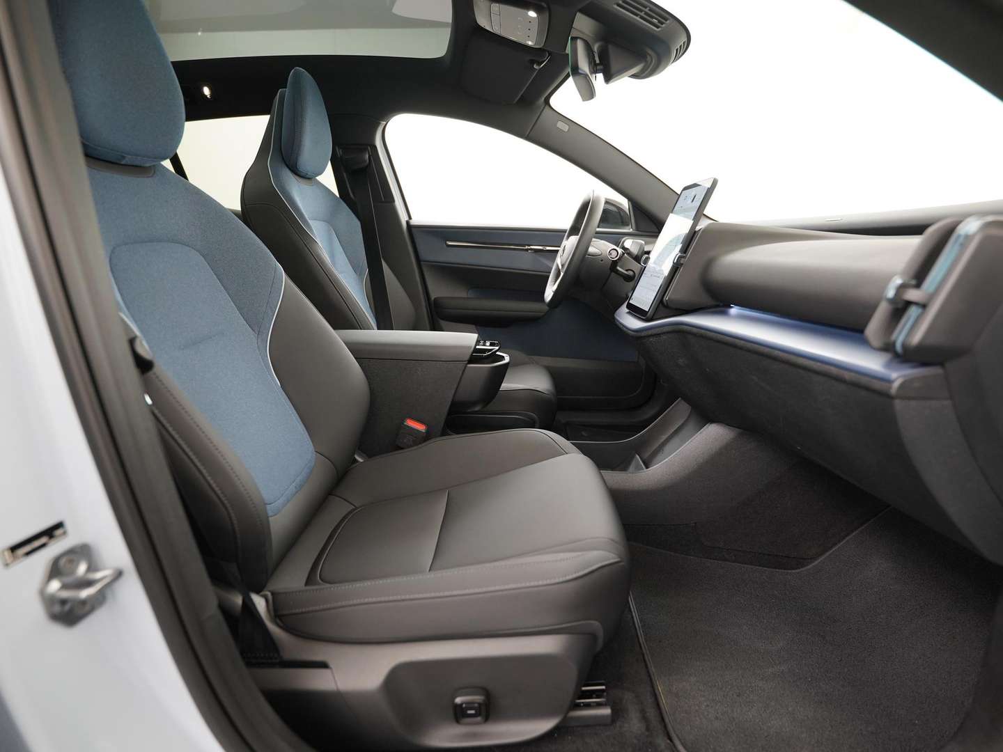 Volvo EX30 SINGLE MOTOR (EXTENDED RANGE) - 2024 - Joinsteer - #3