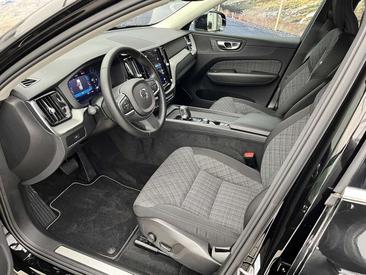 Volvo XC60 B4 Core — photo 6