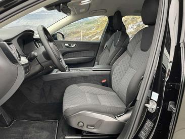 Volvo XC60 B4 Core — photo 7