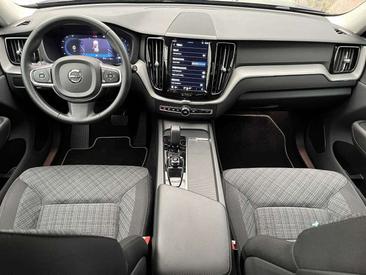 Volvo XC60 B4 Core — photo 8