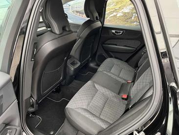 Volvo XC60 B4 Core — photo 9