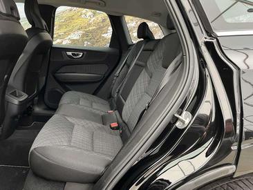 Volvo XC60 B4 Core — photo 10