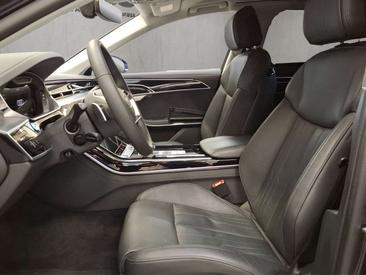 Audi A8 L 60 TFSI E — photo 10