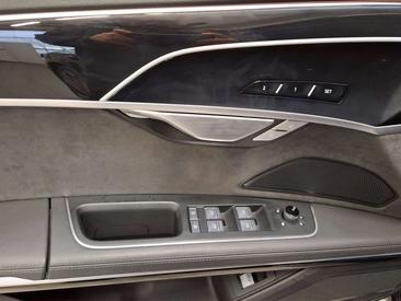 Audi A8 L 60 TFSI E — photo 13