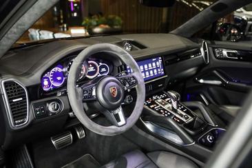 Porsche Cayenne III Turbo S E-Hybrid — photo 16