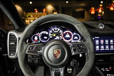 Porsche Cayenne III Turbo S E-Hybrid — photo 17