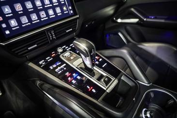Porsche Cayenne III Turbo S E-Hybrid — photo 30