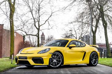 Porsche 718 Cayman GT4 — photo 3