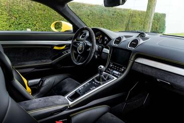 Porsche 718 Cayman GT4 — photo 18